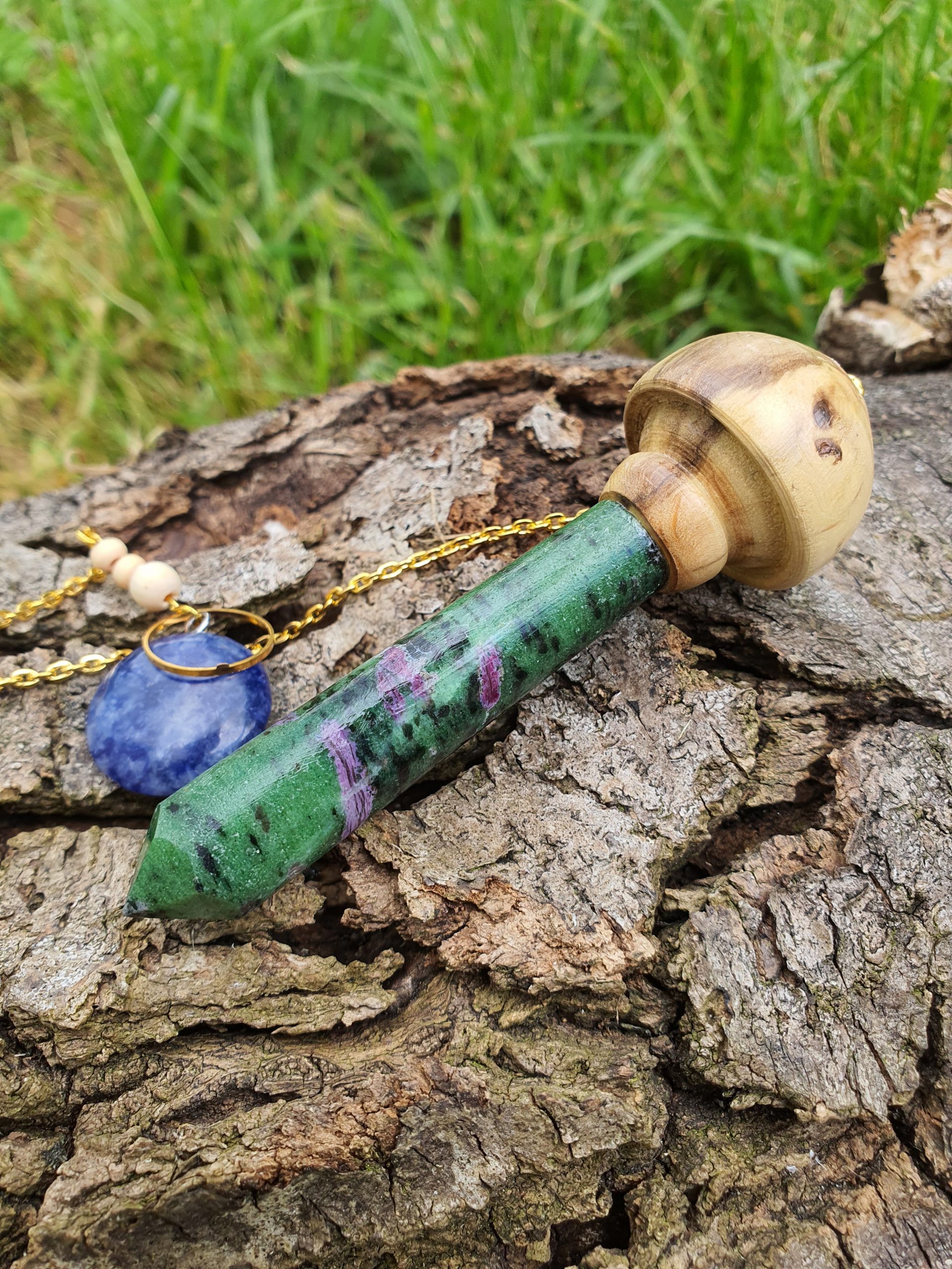 Bois de houx et rubis zoïsite – Image 2