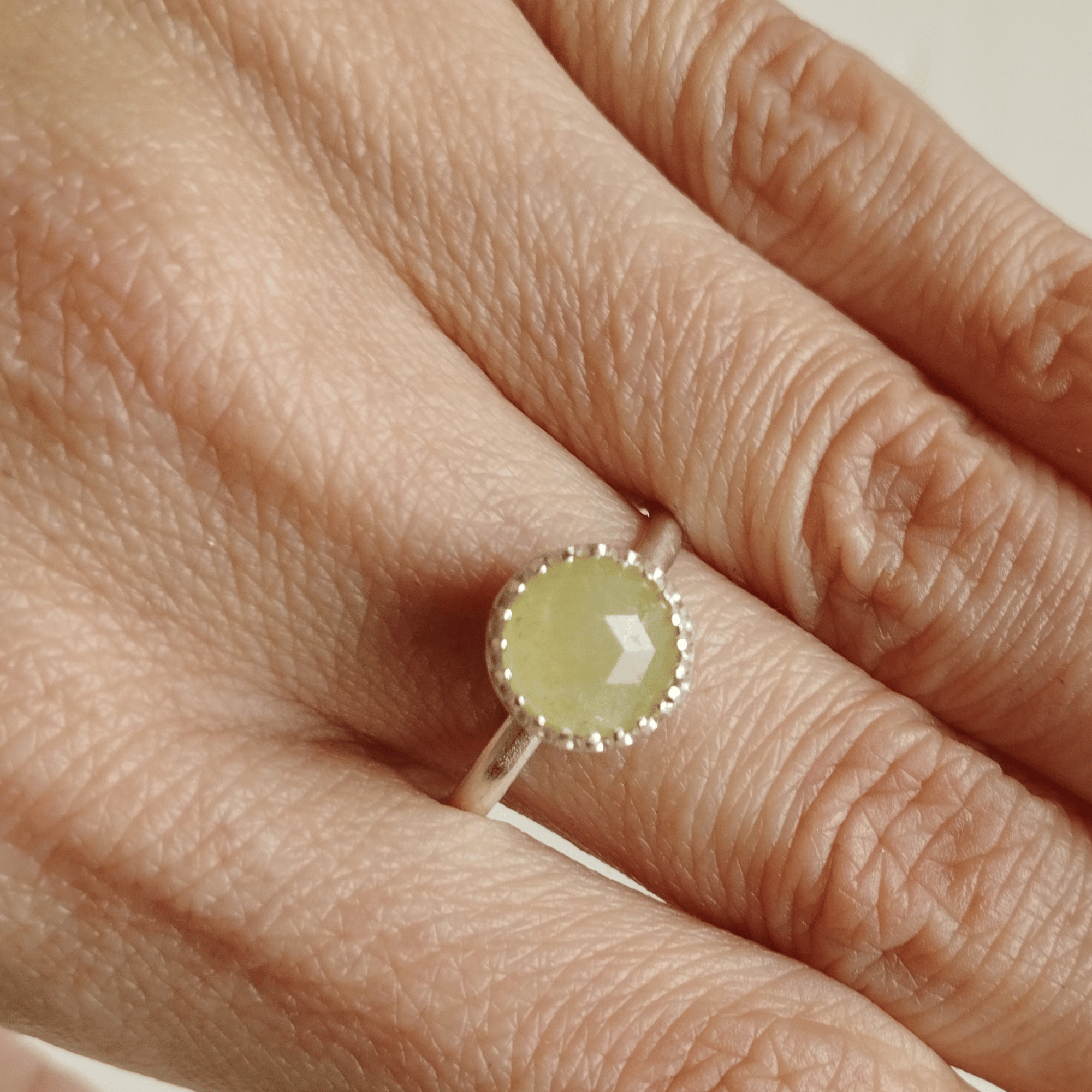 Bague artisanale en saphir jaune et argent sterling 925 – Image 2