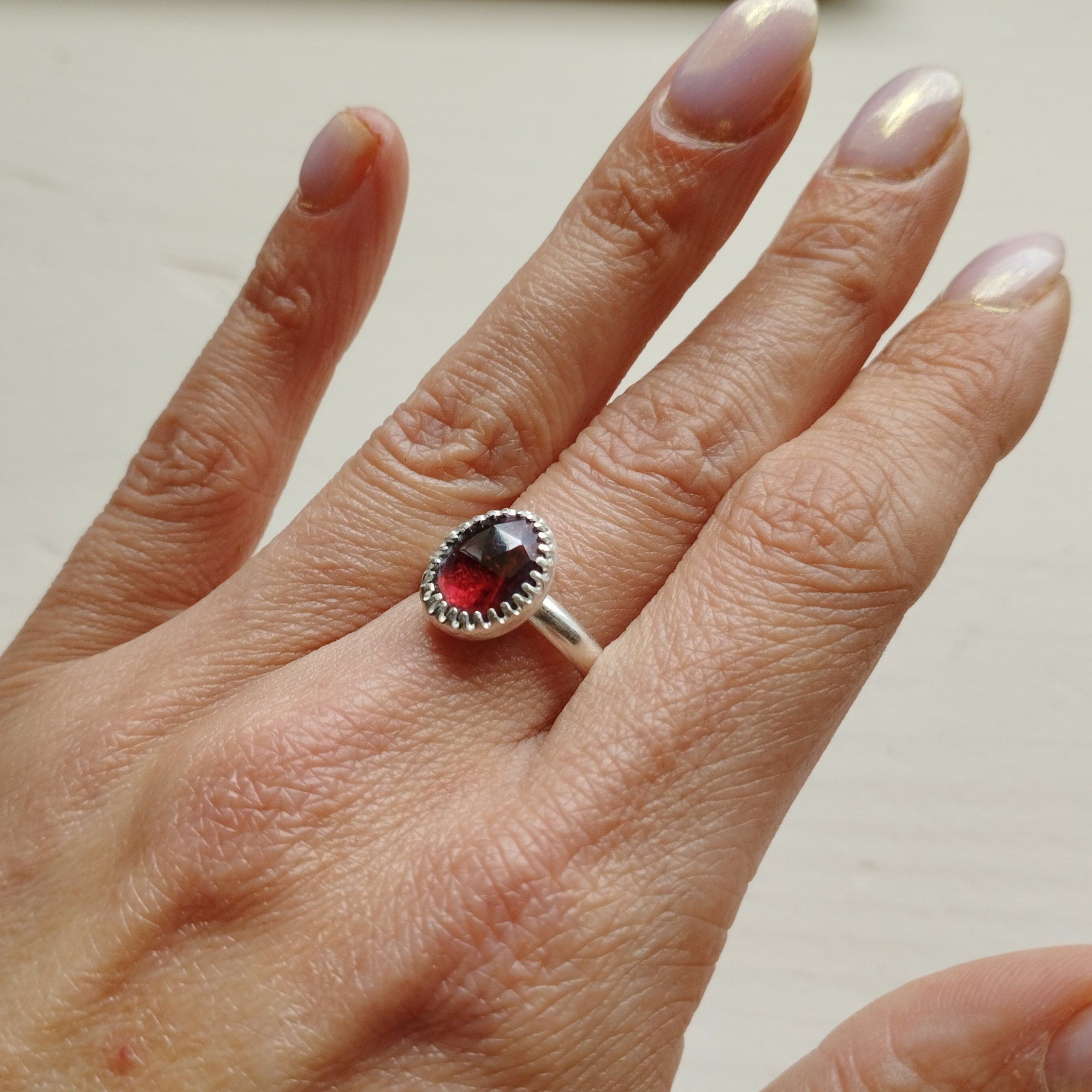 Bague en argent et grenat