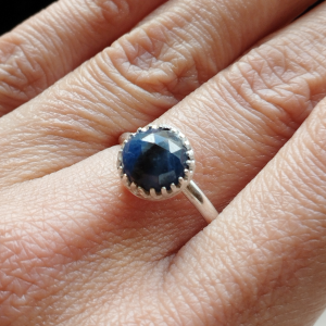 bague en argent et saphir