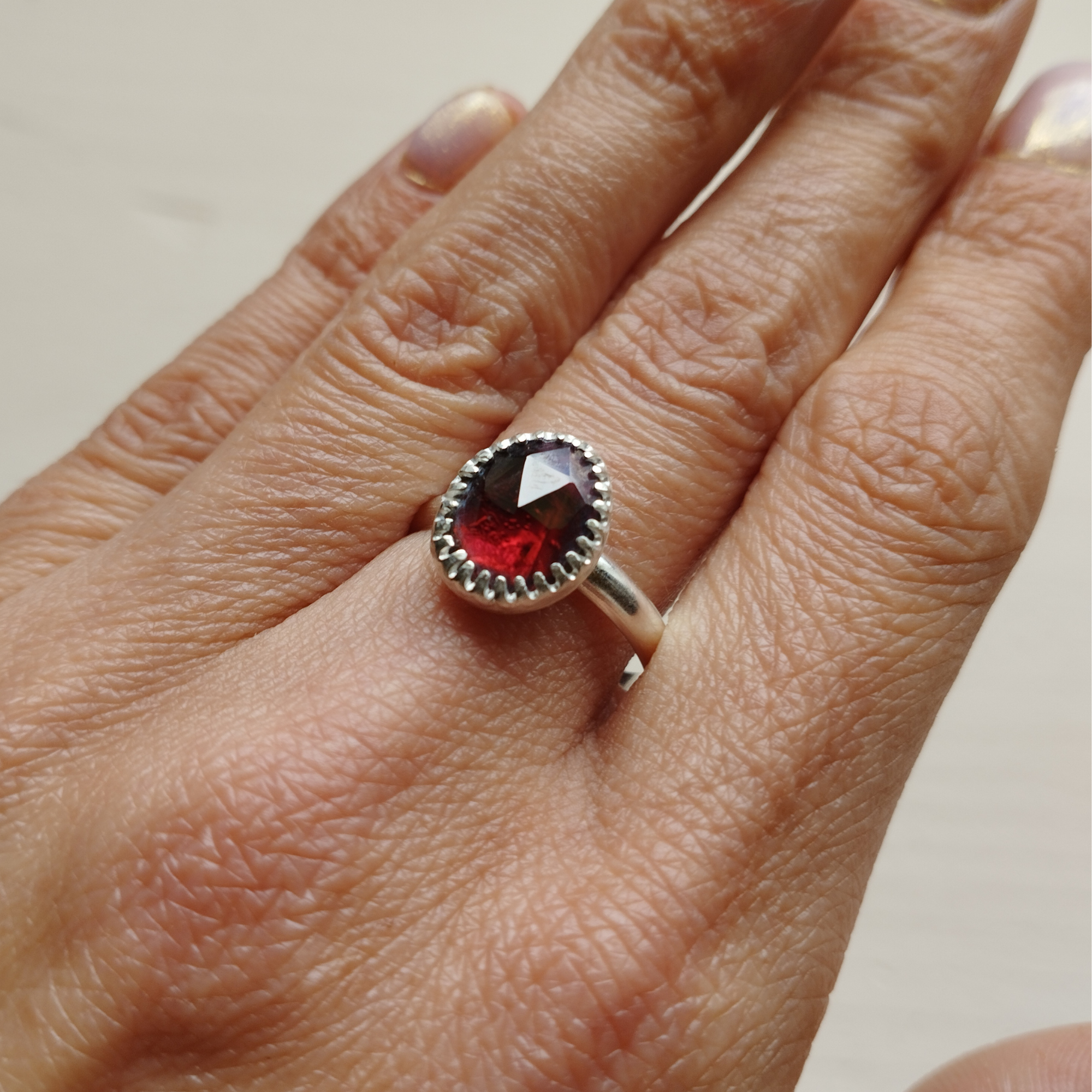 Bague en argent et grenat