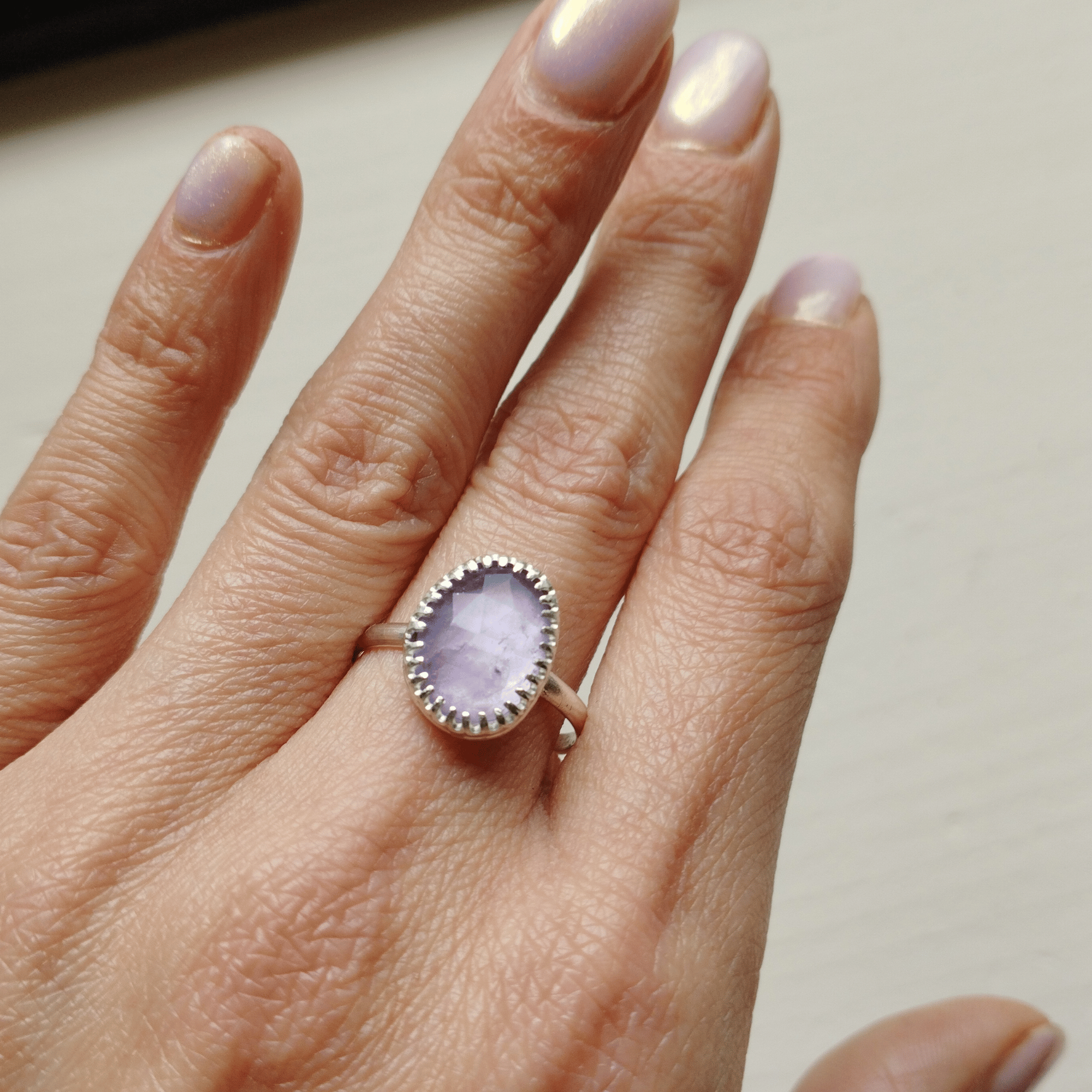 Bague artisanale en améthyste et argent sterling 925