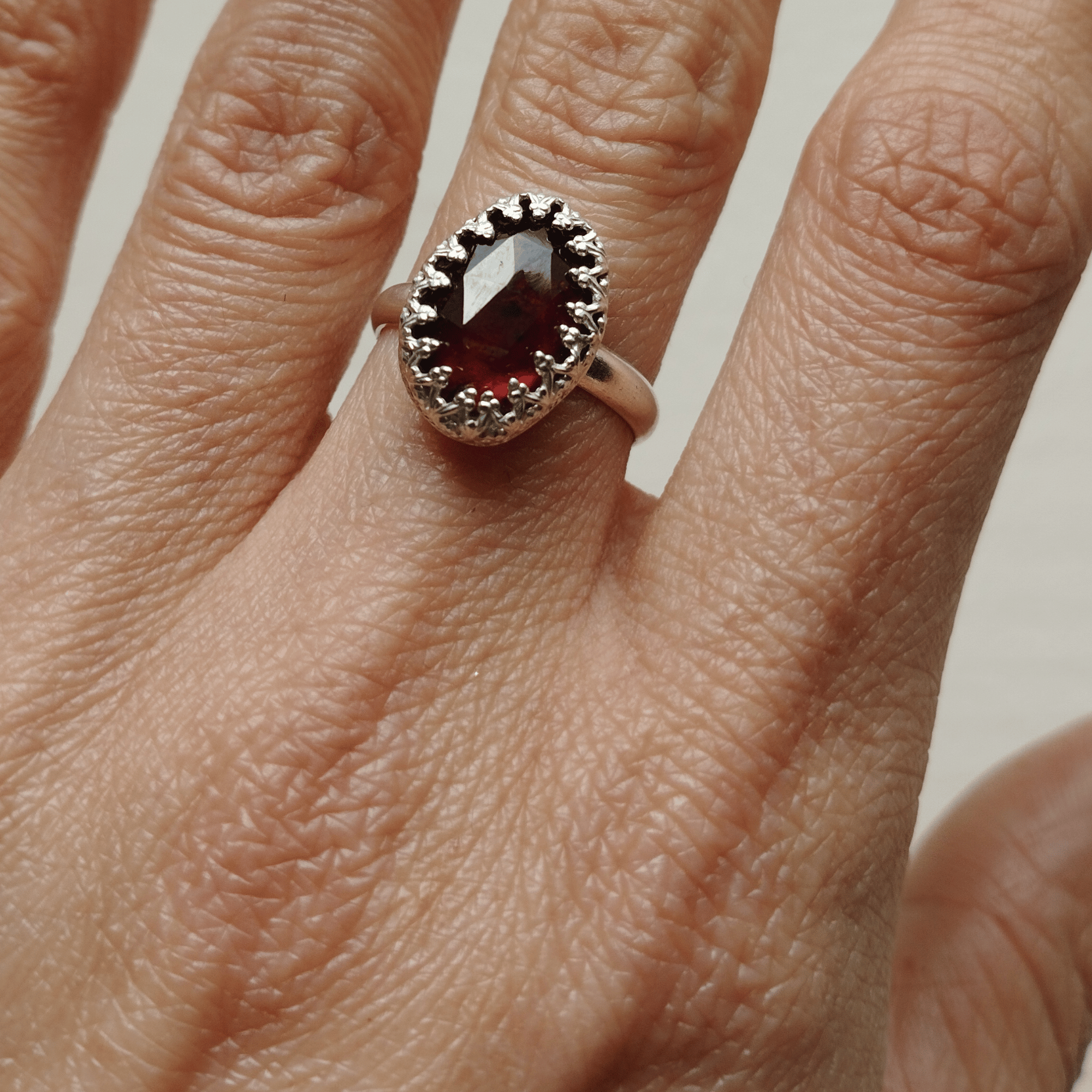 Bague artisanale en grenat et argent sterling 925 – Image 2