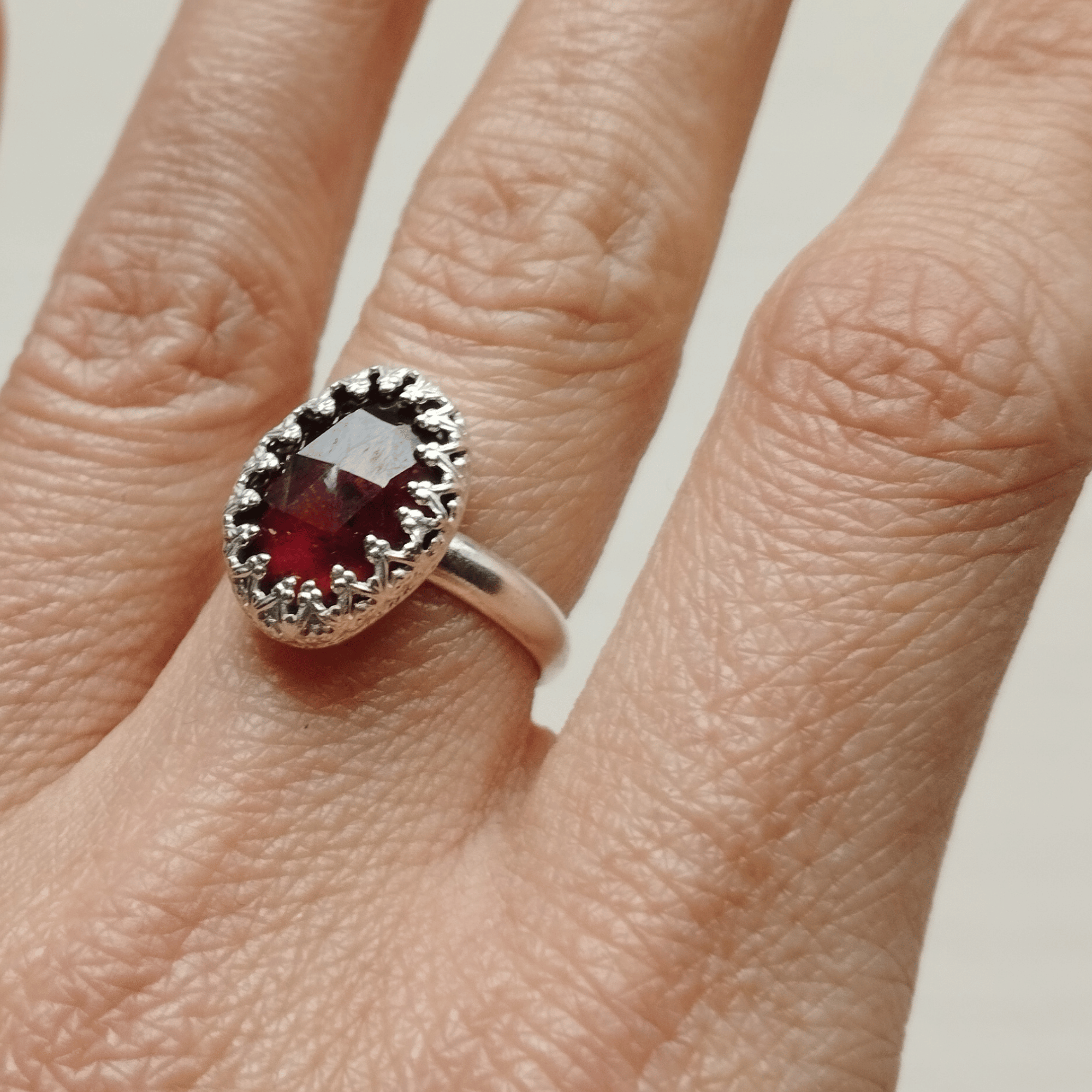 Bague artisanale en grenat et argent sterling 925 – Image 3