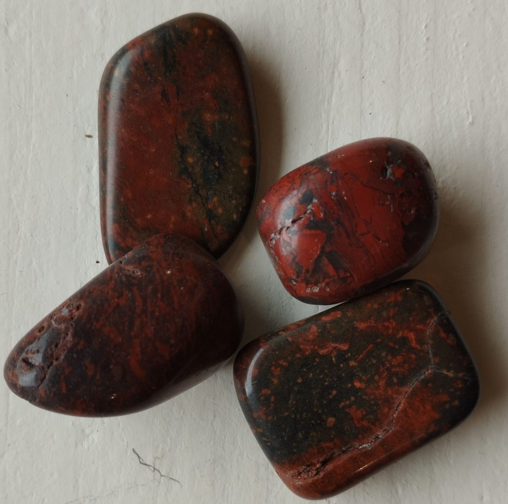 vertus et bienfaits de l'opale rouge du Cantal