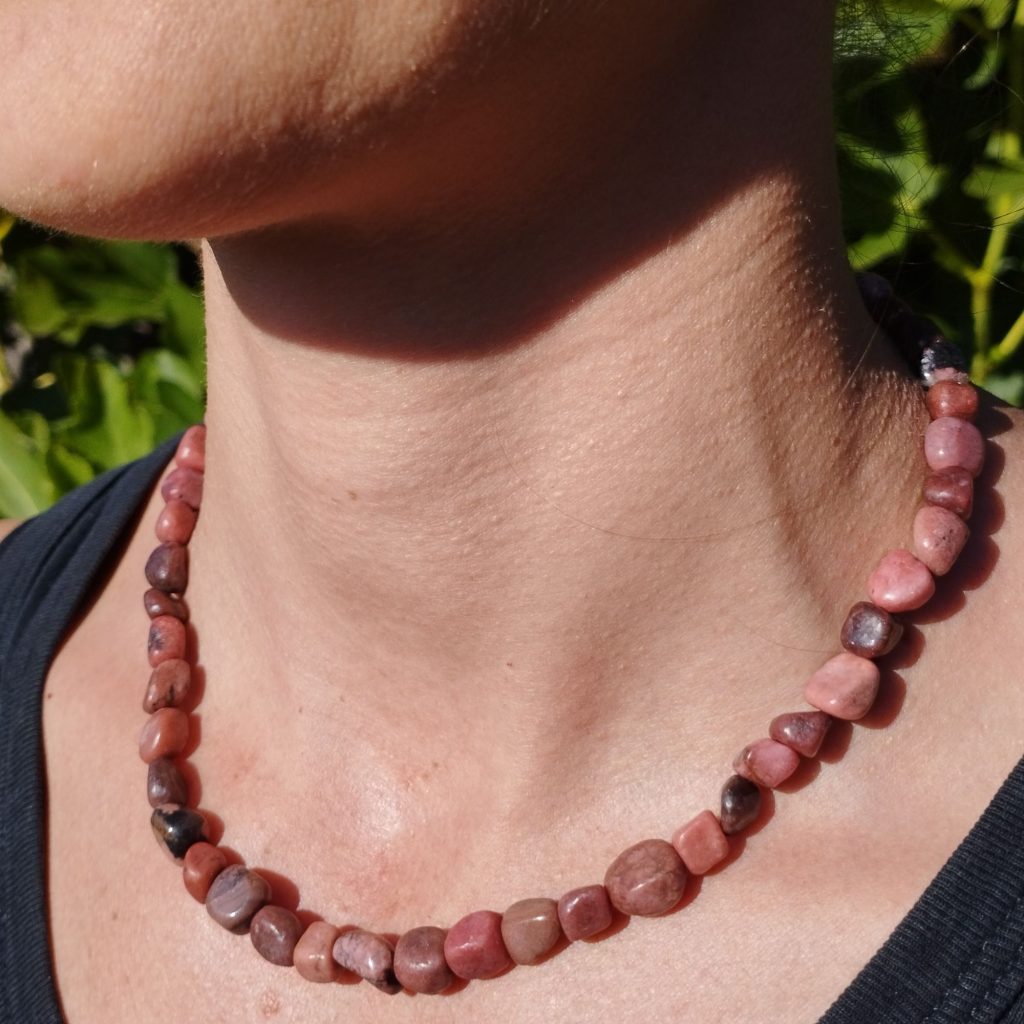 collier rhodonite