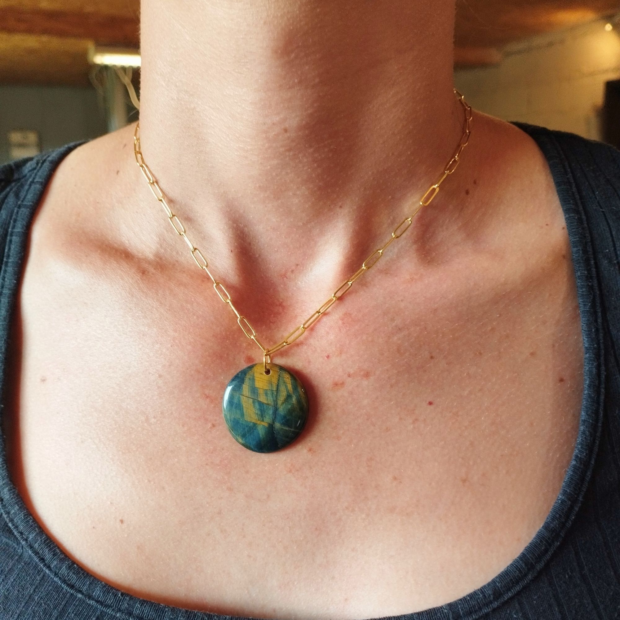 Pendentif œil de faucon – Image 3