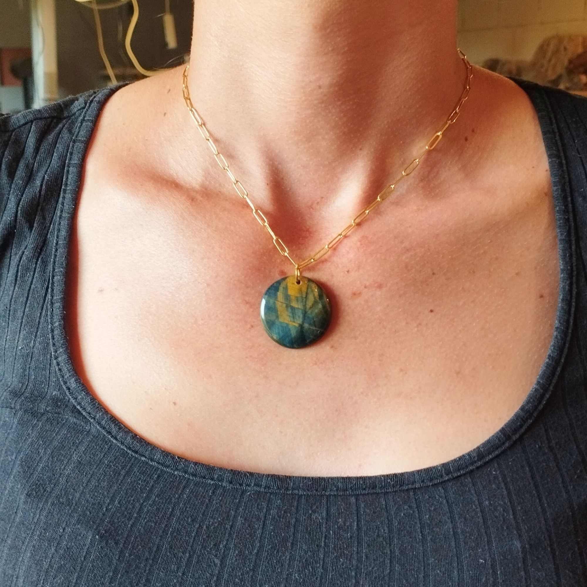 pendentif oeil de faucon