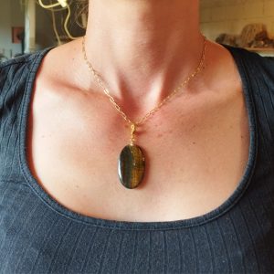 pendentif oeil de faucon