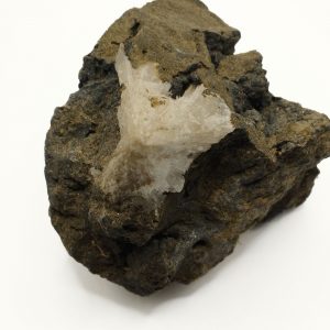 Aragonite sur basalte