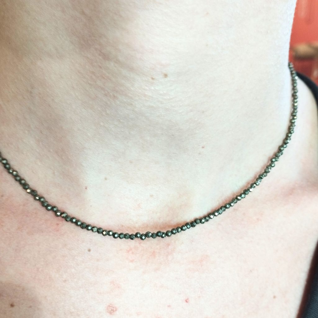 collier pyrite