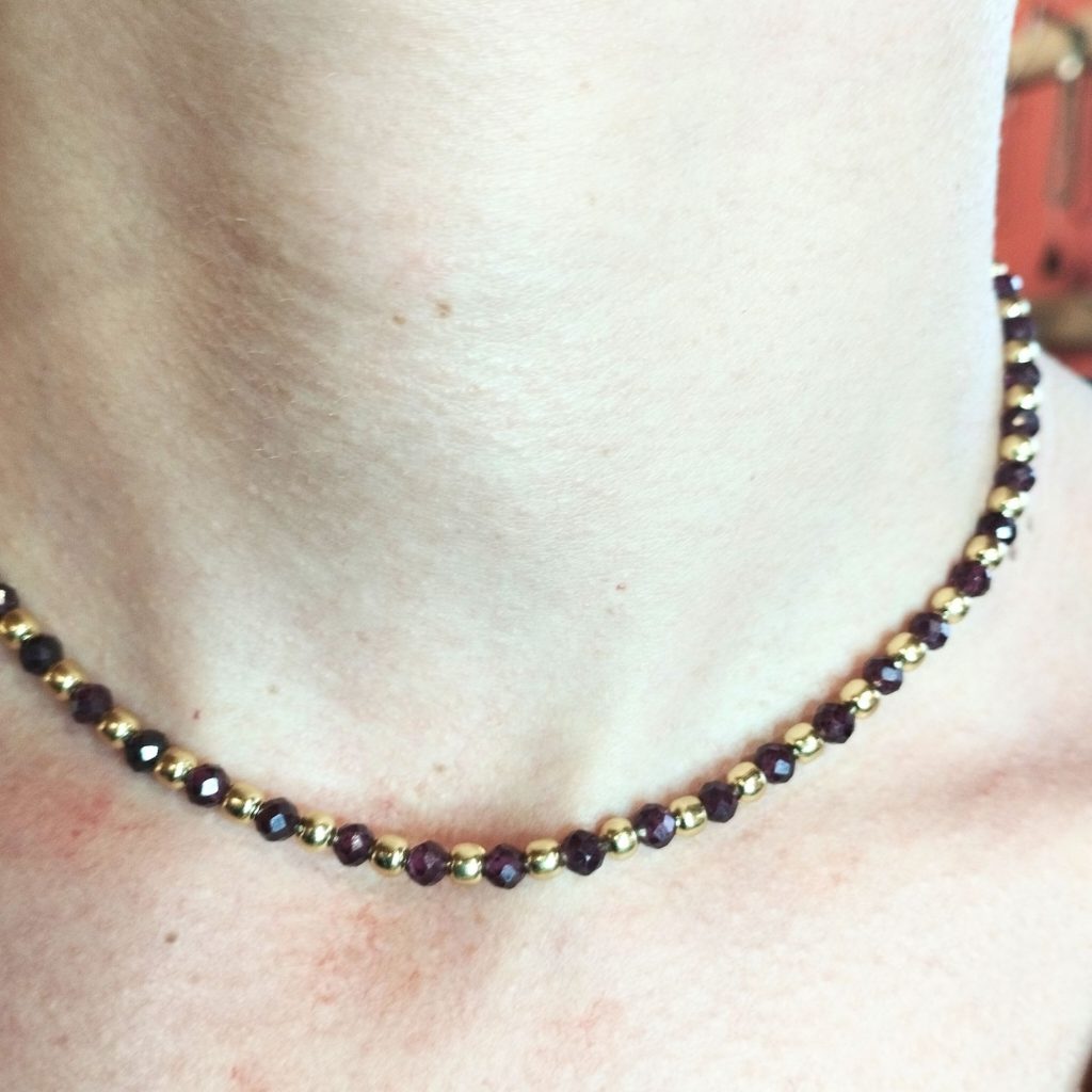 collier grenat