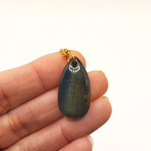 pendentif oeil de faucon