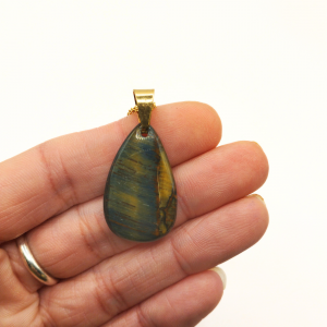 pendentif oeil de faucon