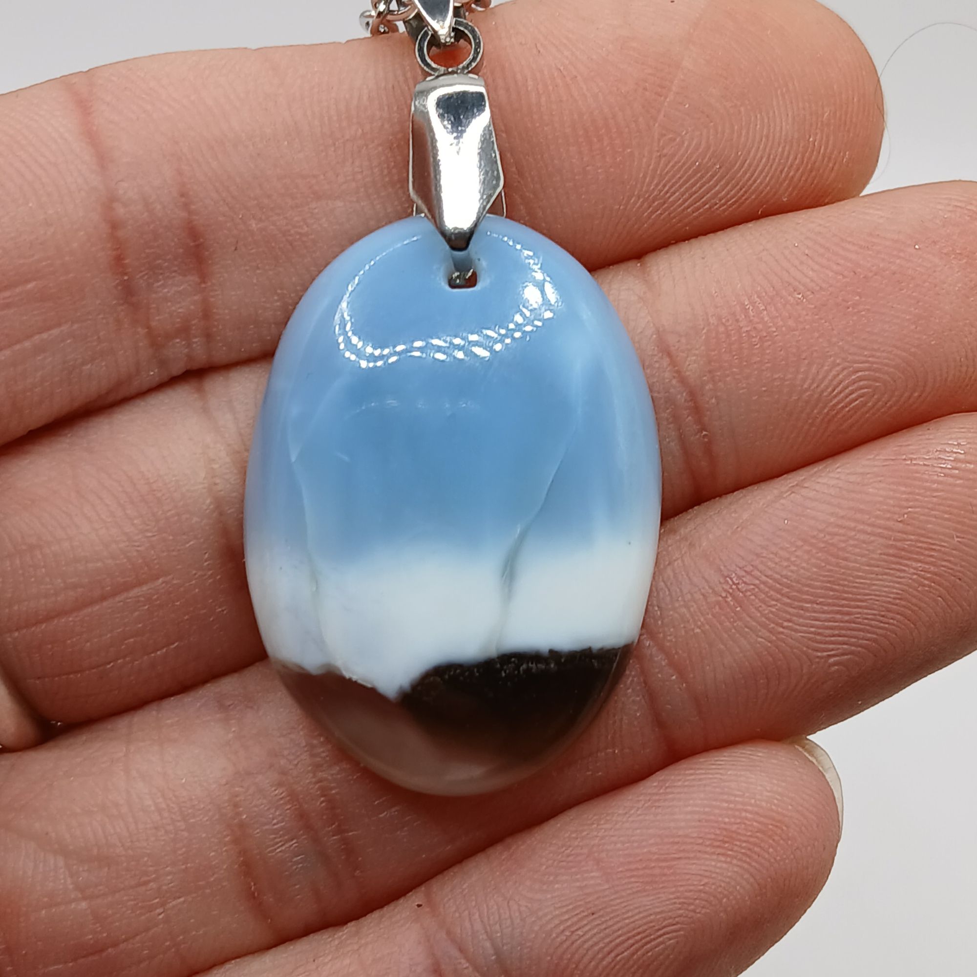 pendentif opale bleue