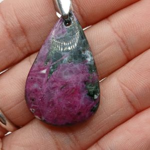 pendentif rubis zoïsite