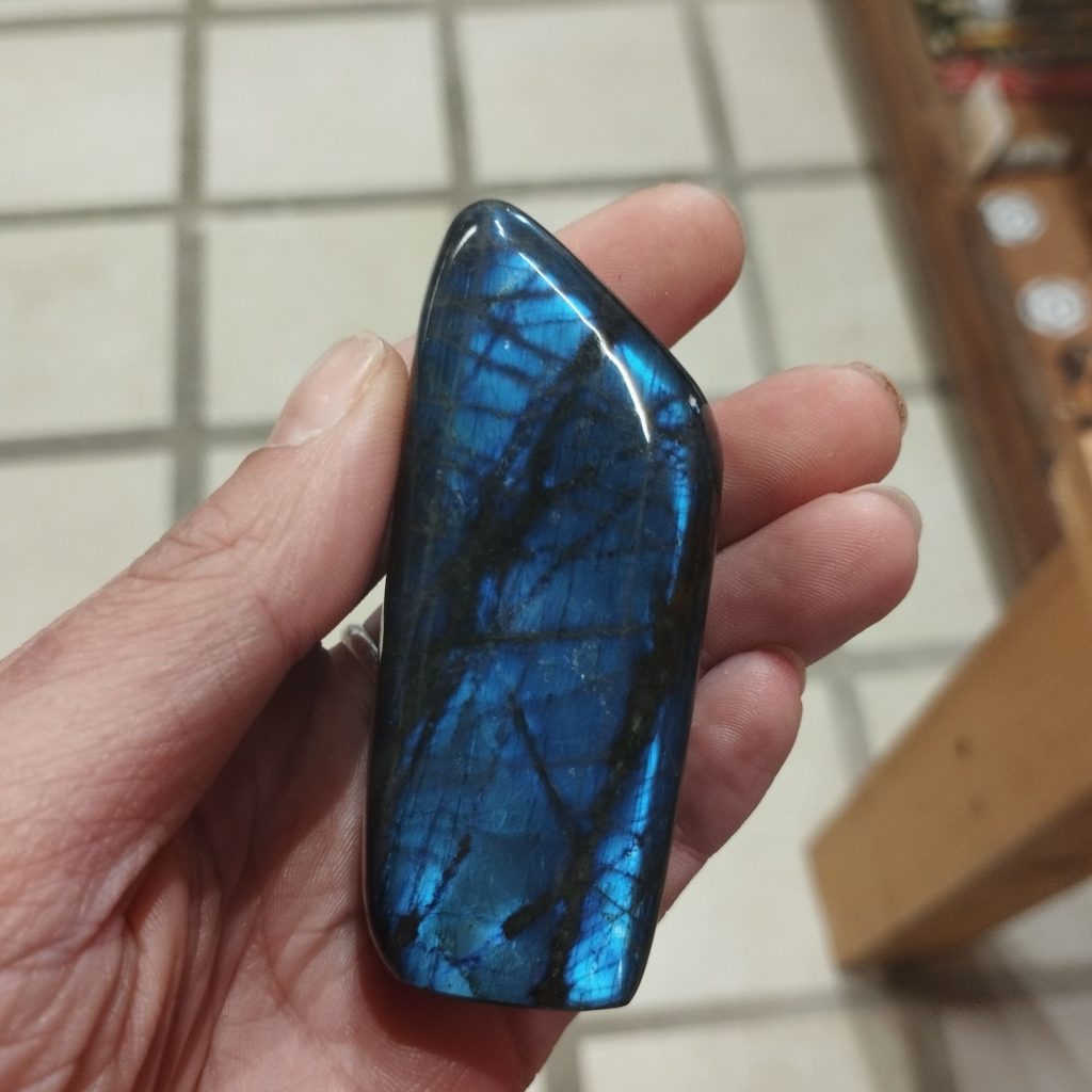 forme libre labradorite bleue