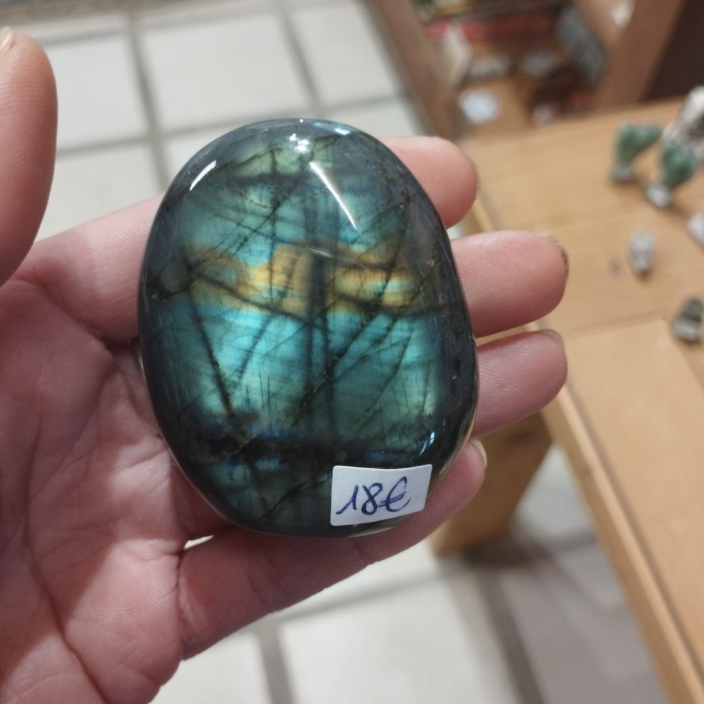 forme libre labradorite bleue