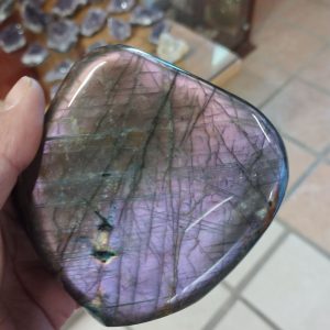 forme libre labradorite violette